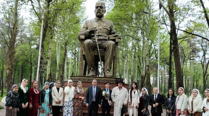 УСТОД АЙНӢ – МУОСИРИ ҲАМА ДАВРУ ЗАМОНҲО