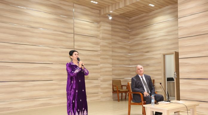 РӮЗИ ШЕЪРИ БОЗОР СОБИР ДАР ДМТ