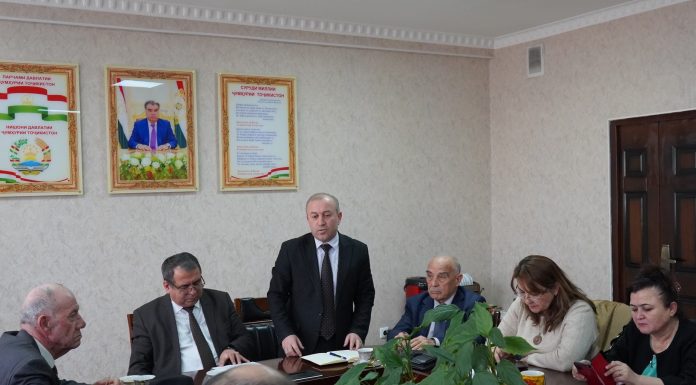 ОМОДА НАМУДАНИ МУТАХАССИСОН ДАР САМТИ ТАЪРИХ ВА НАЗАРИЯИ ЗАБОНШИНОСӢ