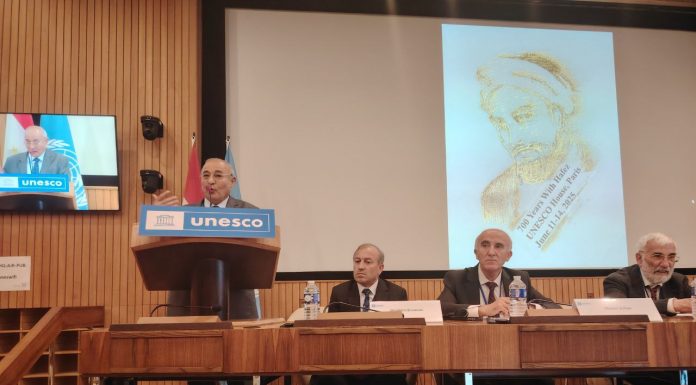 ҲОФИЗ ДАР ОИНАИ АНДЕША: МАЪРУЗАҲОИ ПУРМУҲТАВО ДАР ПАРИЖ