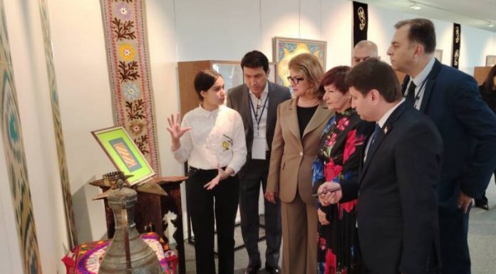 ИШТИРОКИ УСТОДОНИ ДОНИШГОҲ ДАР КОНФЕРЕНСИЯИ БАЙНАЛМИЛАЛИИ 700-СОЛАГИИ ҲОФИЗ